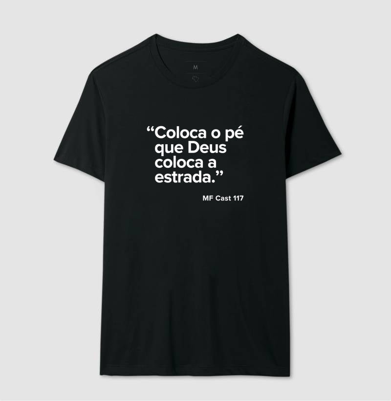 Camiseta MF Cast - Coloca o pé que Deus coloca a estrada.