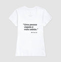 Camiseta MF Cast - Uma pessoa viajada é mais sabida.